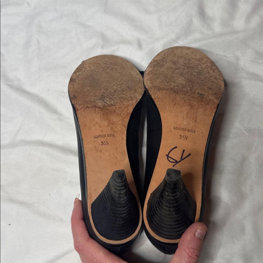 Plenty Tracy Reese Gilda Black/Navy Kiltie Bow. Size 36.5 (6 1/2). - Picture 5 of 9
